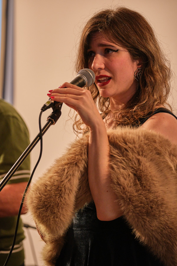 Kore canta durante la actuación de Jazz Lemon en el Centro Social Armando Rodríguez de Rivas Vaciamadrid. Marzo de 2025. © JMCalvoS